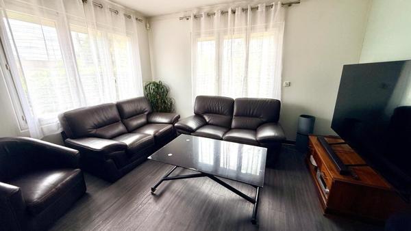 Maison avec confort de plain-pied, sous-sol, sur terrain de 1452 m2