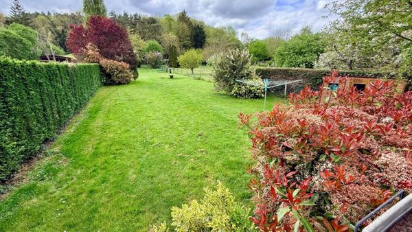 Maison avec confort de plain-pied, sous-sol, sur terrain de 1452 m2