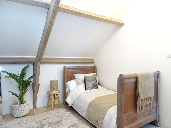 MORBIHAN. À proximité de Gourin : charmante maison individuelle en pierre de 3 chambres, entièrement meublée et récemment rénovée avec des matériaux de qualité