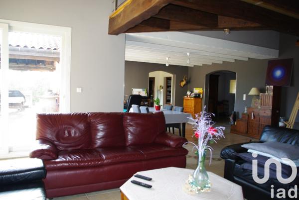 Maison traditionnelle 7 pièces de 246 m² à Poussan (34560)