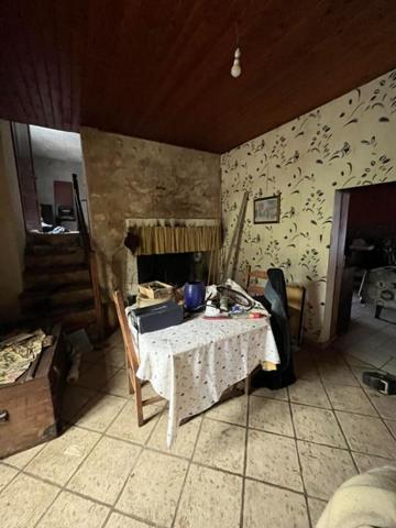 Maison à rénover Château L'Evêque  220 m2