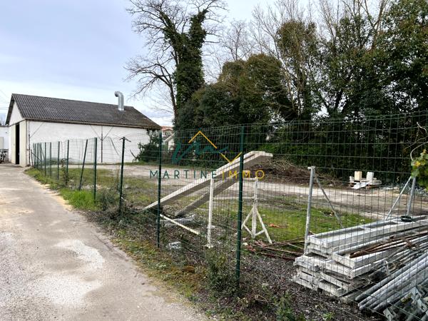 A vendre hangar avec terrain à bâtir