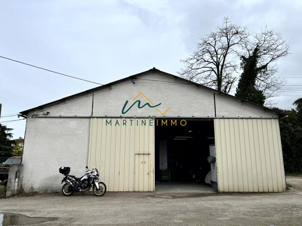 A vendre hangar avec terrain à bâtir