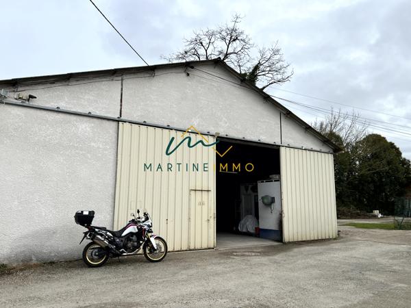 A vendre hangar avec terrain à bâtir