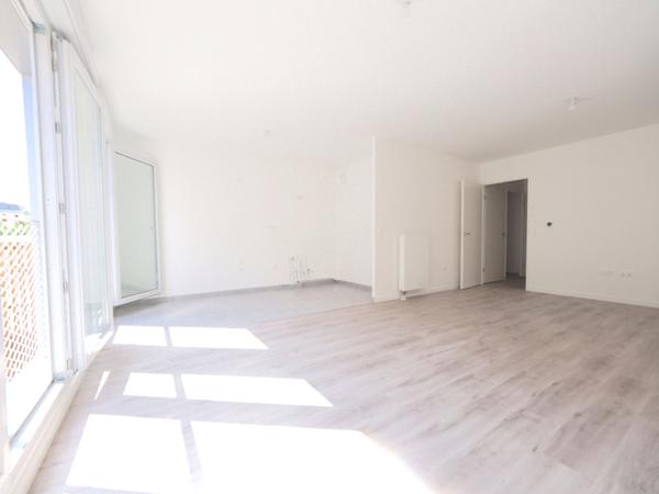 Appartement Romainville 3 pièce(s) 64 m2 loi Carrez