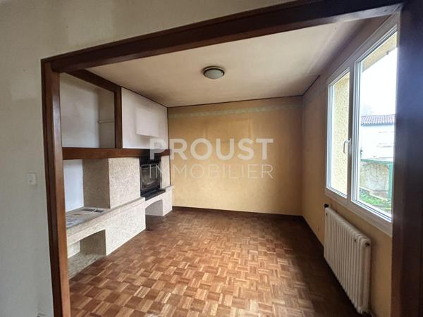 En exclusivité quartier Ste Pezenne maison sur sous-sol 4 chambres garage jardin.