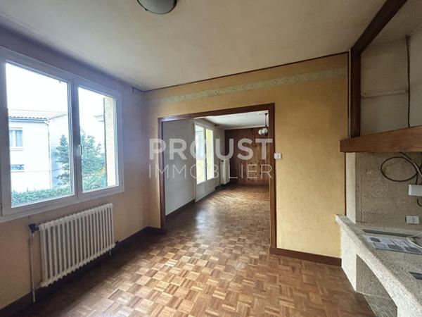 En exclusivité quartier Ste Pezenne maison sur sous-sol 4 chambres garage jardin.