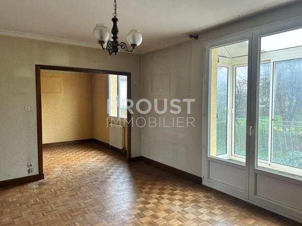 En exclusivité quartier Ste Pezenne maison sur sous-sol 4 chambres garage jardin.