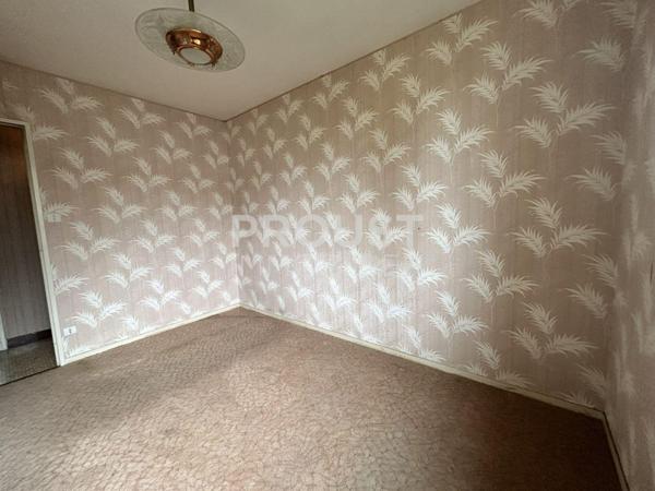 En exclusivité quartier Ste Pezenne maison sur sous-sol 4 chambres garage jardin.