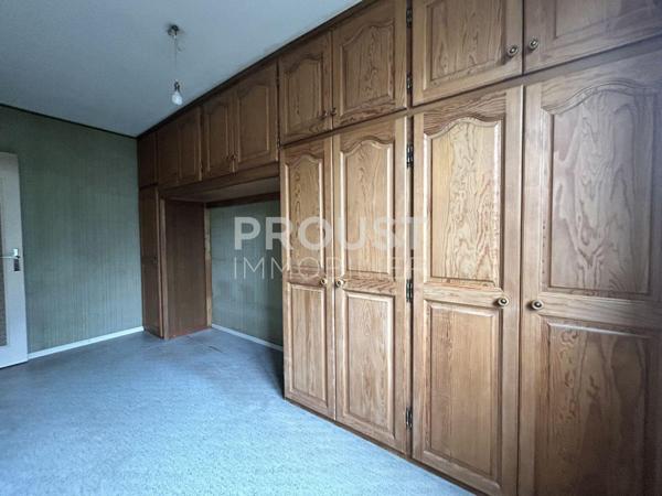 En exclusivité quartier Ste Pezenne maison sur sous-sol 4 chambres garage jardin.