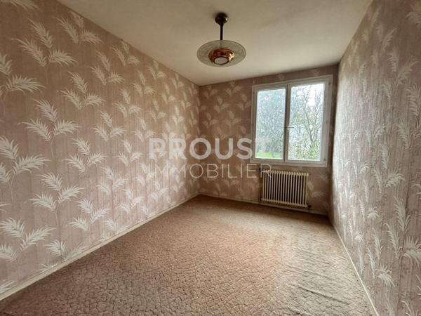 En exclusivité quartier Ste Pezenne maison sur sous-sol 4 chambres garage jardin.