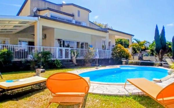 Maison à vendre    5 pièces •  Le Tampon