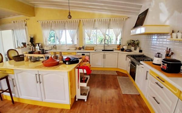 Maison à vendre    5 pièces •  Le Tampon