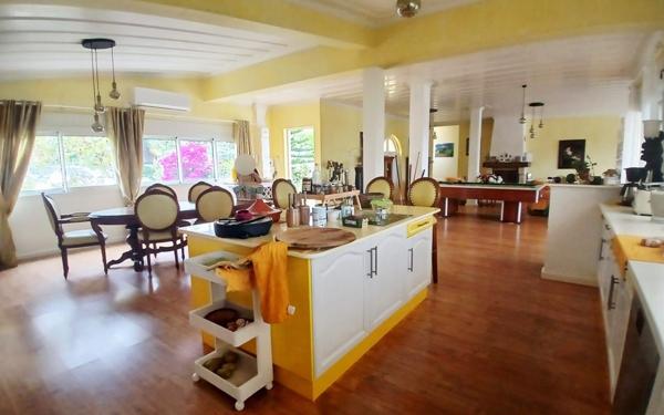 Maison à vendre    5 pièces •  Le Tampon