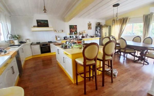 Maison à vendre    5 pièces •  Le Tampon