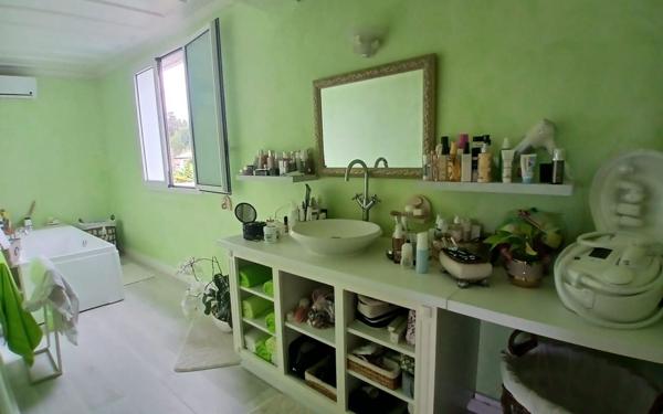 Maison à vendre    5 pièces •  Le Tampon