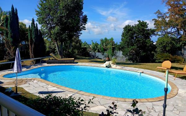 Maison à vendre    5 pièces •  Le Tampon