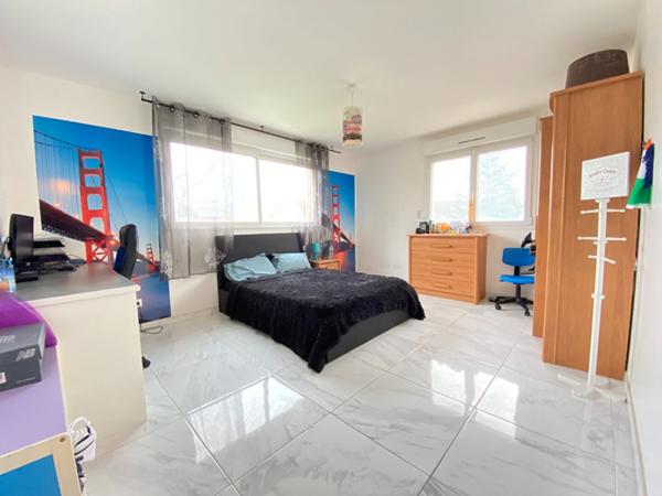 Grande Maison récente à Fleury Les Aubrais 10 pièces - 230m² + sous sol aménagé de 86m²