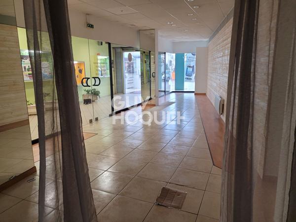 Local commercial 65.6 m2 FACE MAIRIE