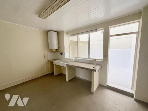 Immobilier Professionnel à vendre Lavit