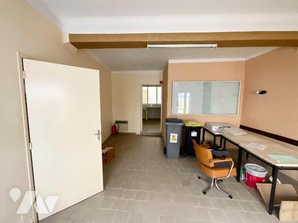 Immobilier Professionnel à vendre Lavit