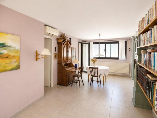 Intra-muros, T3 de 75m², terrasse, parking, clim