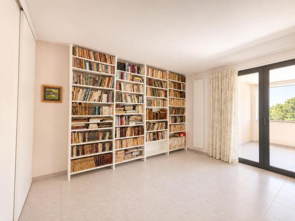 Intra-muros, T3 de 75m², terrasse, parking, clim
