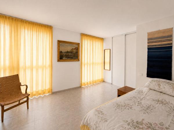 Intra-muros, T3 de 75m², terrasse, parking, clim