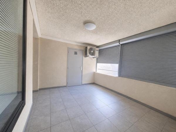 Intra-muros, T3 de 75m², terrasse, parking, clim