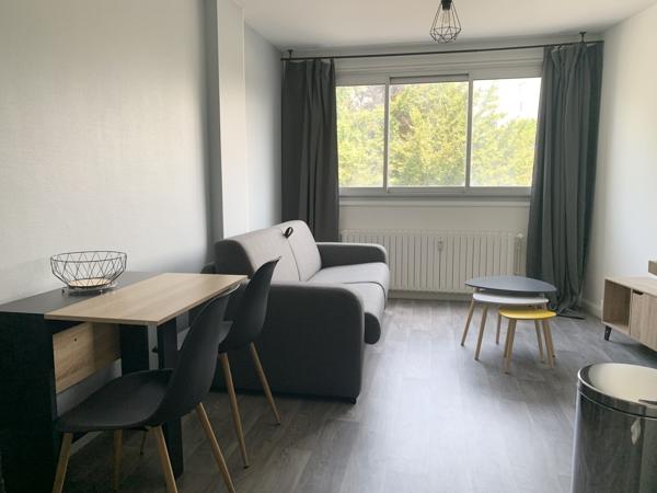 Studio
                                                                                                                                                                                                                                                                                                                        1 pièce(s)                                                                                                                                                                                                                                                                                                                              19.83  m²