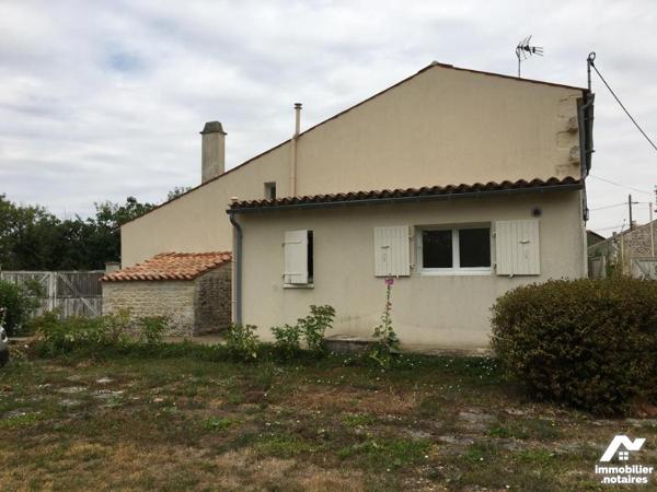 IEDEAL MAISON DE VACANCES OU PREMIER INVESTISSEMENT POUR CETTE AGRÉABLE MAISON EN PIERRE AVEC JARDIN