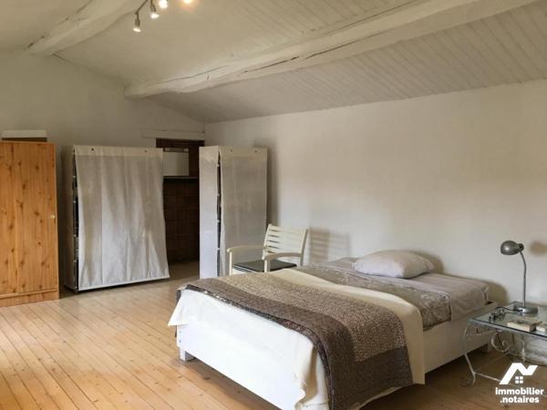 IEDEAL MAISON DE VACANCES OU PREMIER INVESTISSEMENT POUR CETTE AGRÉABLE MAISON EN PIERRE AVEC JARDIN