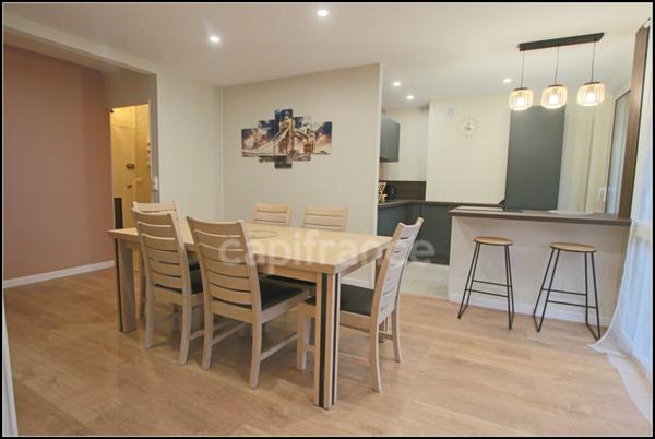 Appartement à louer 5 pièces MONT SAINT AIGNAN (76)