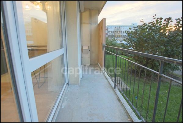 Appartement à louer 5 pièces MONT SAINT AIGNAN (76)