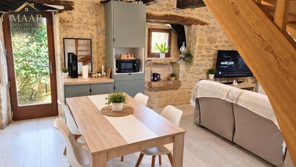 SAILLAC – QUERCYNOISE EN PIERRE RÉNOVÉE AU CŒUR DU VILLAGE