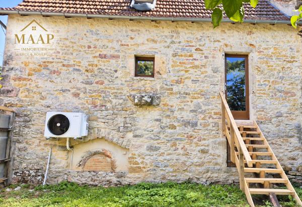 SAILLAC – QUERCYNOISE EN PIERRE RÉNOVÉE AU CŒUR DU VILLAGE