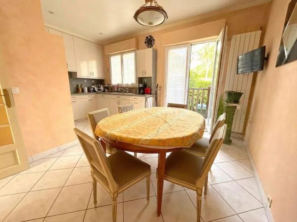 Vente                                                      Maison
                        
                     5 pièces                      98 m2                     à Clamart