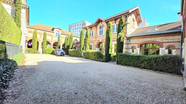 BIEN D’EXCEPTION – CHARME DE L’ANCIEN RÉHABILITÉ – TERRASSE 60 m² – CENTRE VILLEFRANCHE-SUR-SAÔNE