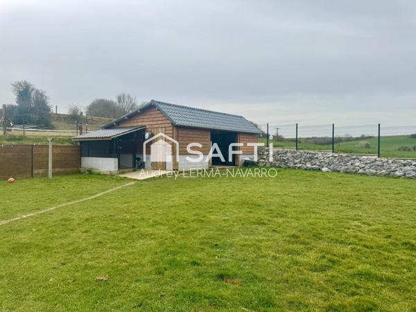 Maison contemporaine 4 chambres avec garage et dépendance avec vue panoramique sur la campagne.