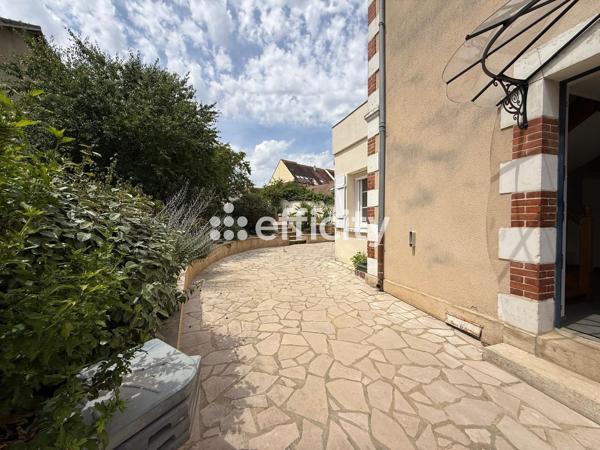Maison
         7 pièces
        - 200 m² 469 000 € *