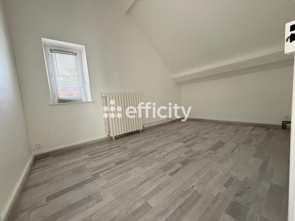 Maison
         7 pièces
        - 200 m² 469 000 € *