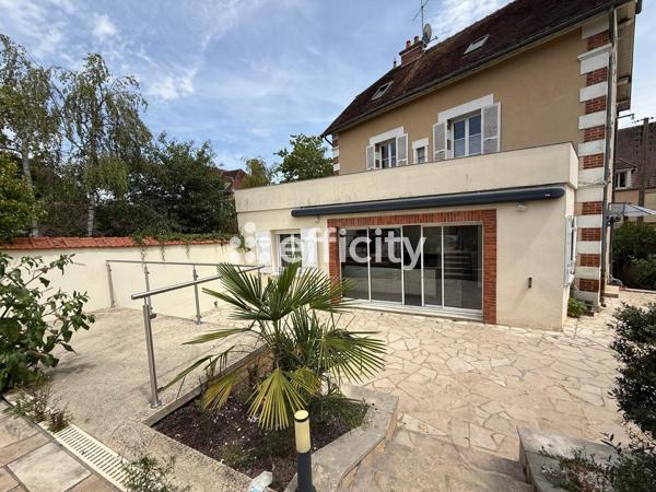 Maison
         7 pièces
        - 200 m² 469 000 € *