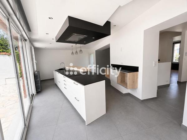 Maison
         7 pièces
        - 200 m² 469 000 € *