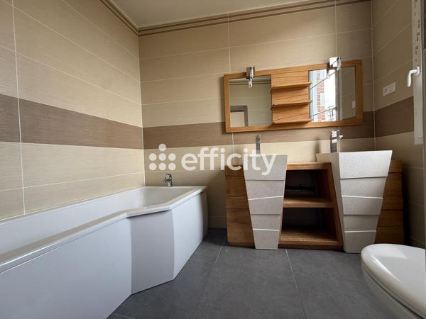 Maison
         7 pièces
        - 200 m² 469 000 € *
