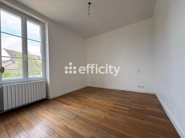 Maison
         7 pièces
        - 200 m² 469 000 € *