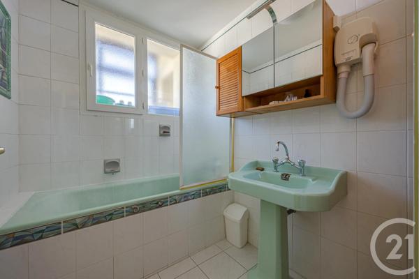 Appartement T5 à vendre  5 pièces - 121,61 m 2   CHAMBERY  - 73