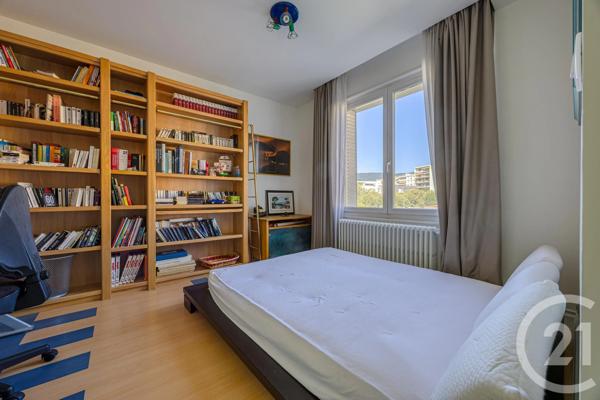 Appartement T5 à vendre  5 pièces - 121,61 m 2   CHAMBERY  - 73