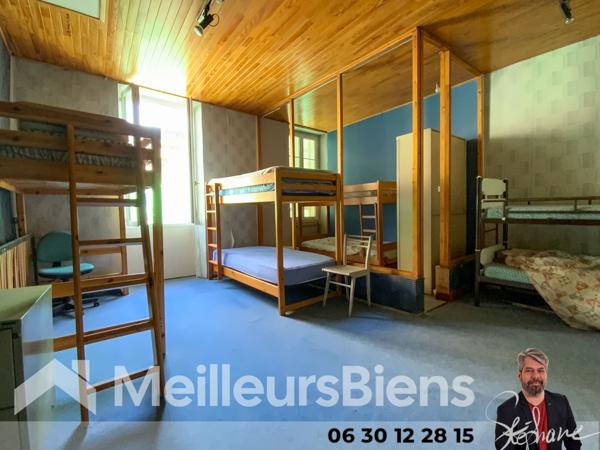 Immeuble habitation et commerce avec jardin rue piétonne Jonzac