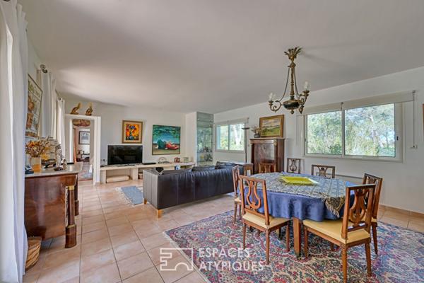 Villa d’architecte de plain-pied avec piscine et environnement privilégié