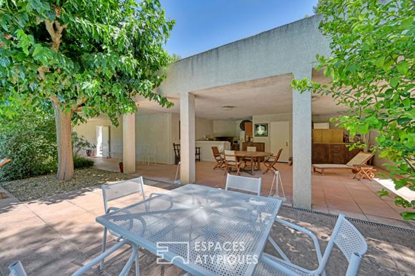 Villa d’architecte de plain-pied avec piscine et environnement privilégié
